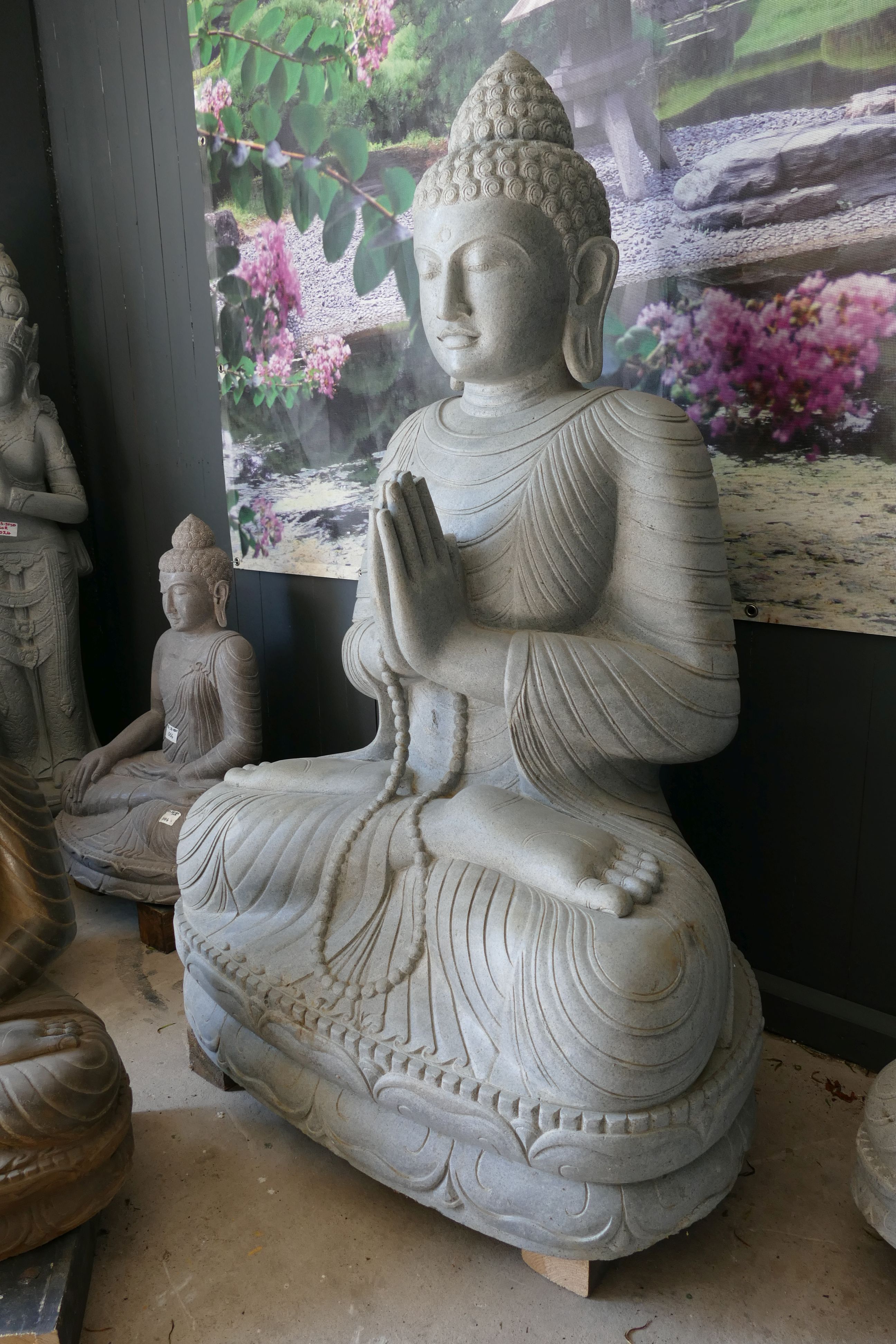 Sitzender Buddha aus Riverstone - 150cm