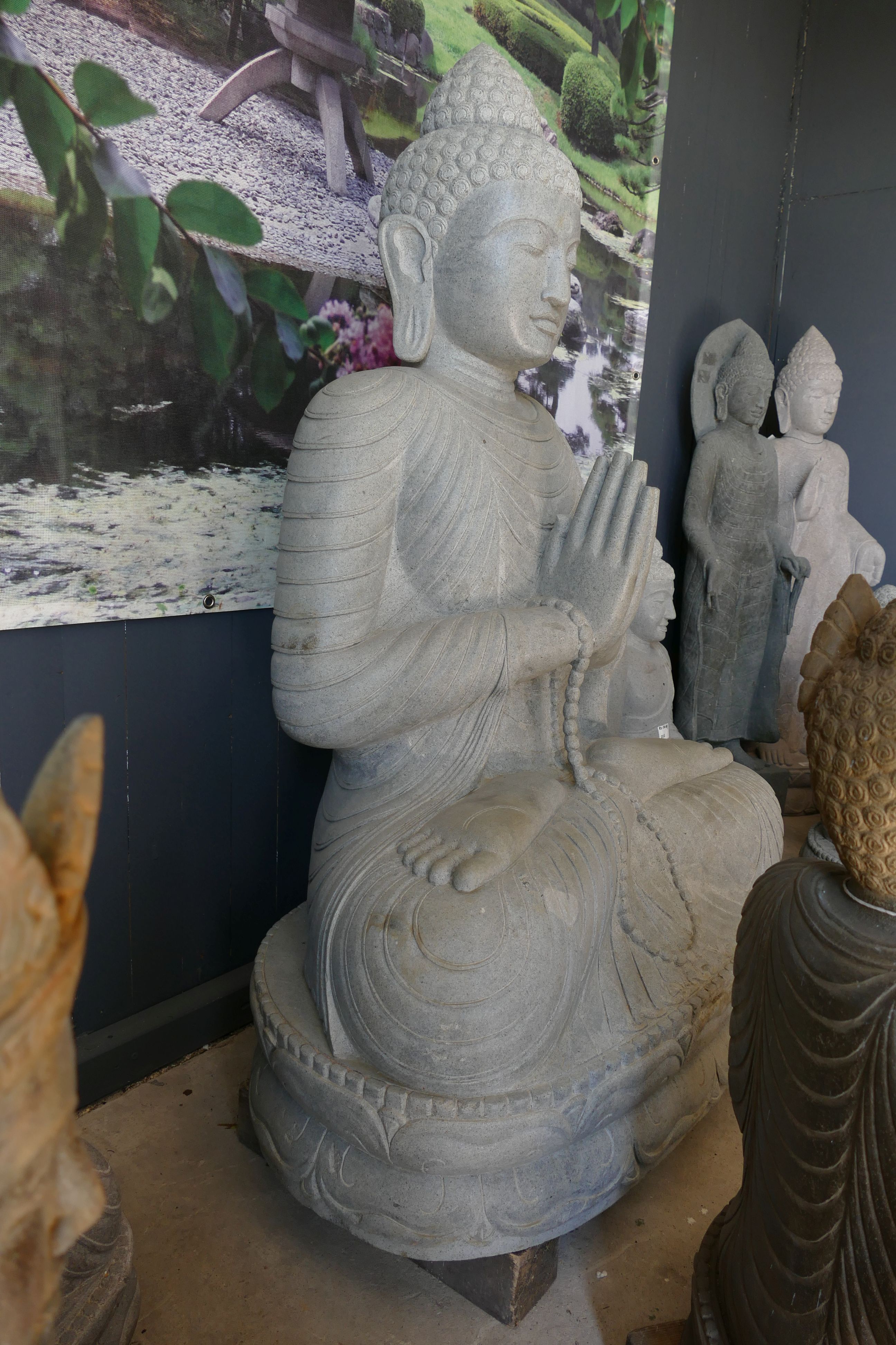 Sitzender Buddha aus Riverstone - 150cm