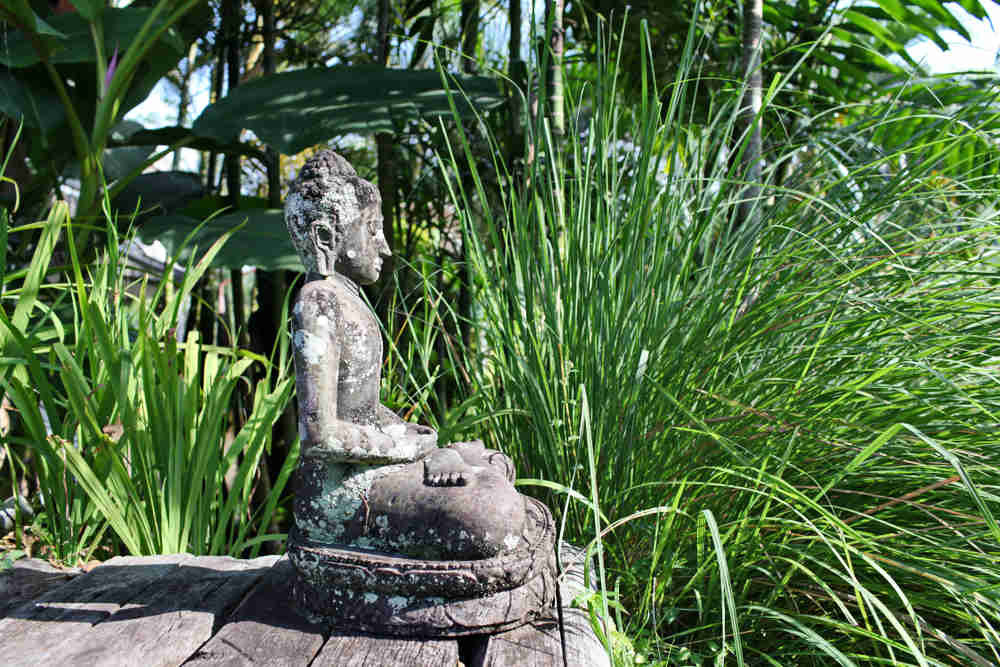 buddha_steinfiguren_im_garten_1280x1280