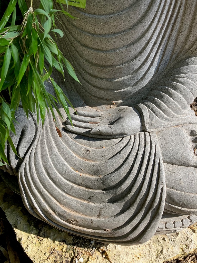 Buddha aus Riverstone sitzend- 100cm