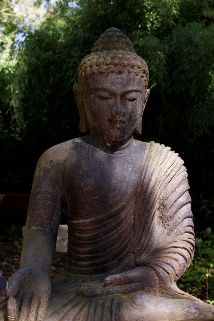 Buddha mit Gewand - Antikfinish 80cm