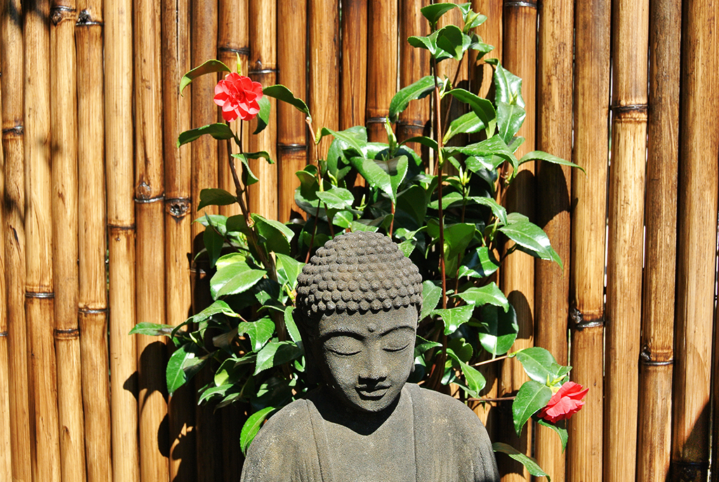 Japanischer Buddha aus Lavastein - 40cm