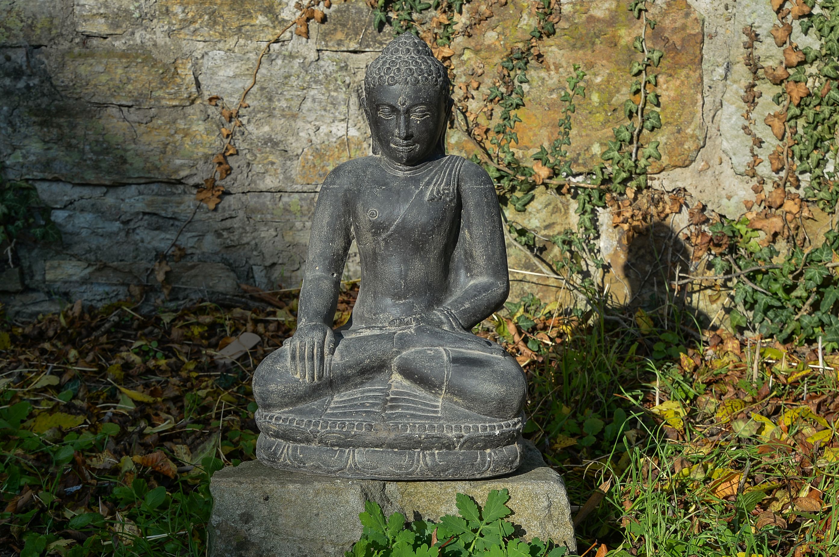 Buddha im Mudra der Erdberührung 60cm