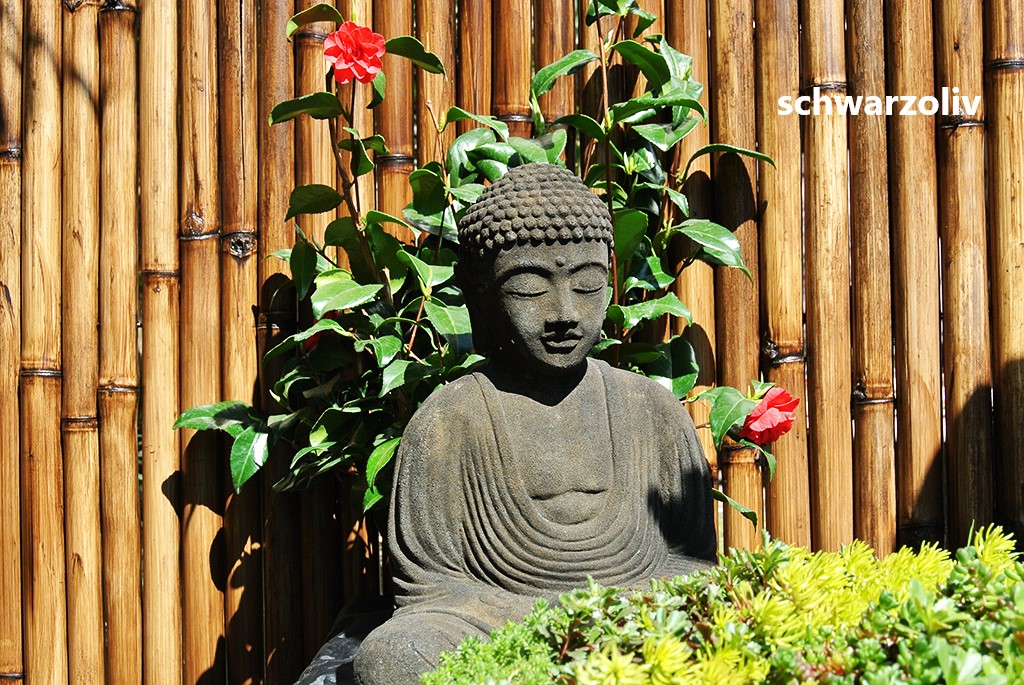 Japanischer Buddha aus Lavastein - 40cm