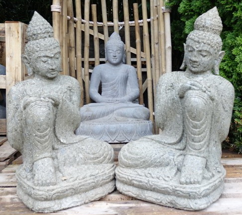 Buddha mit angewickelten rechten Knie