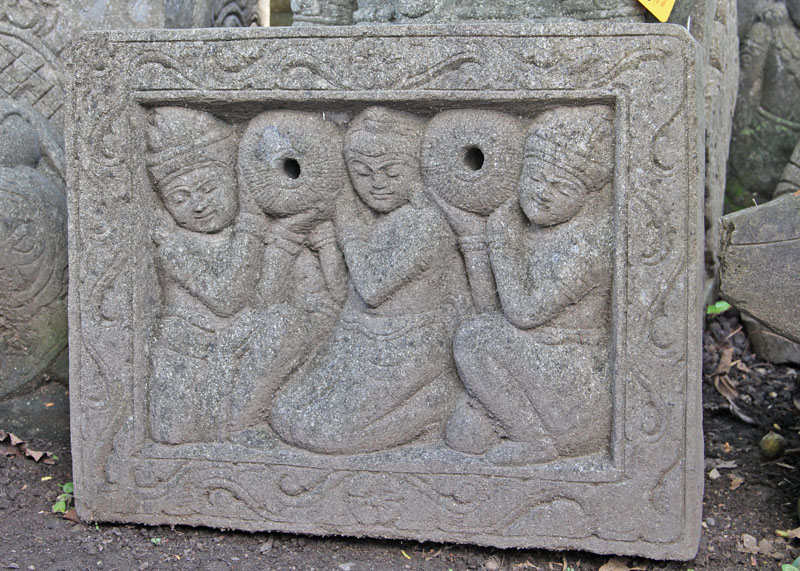 Frauen Relief