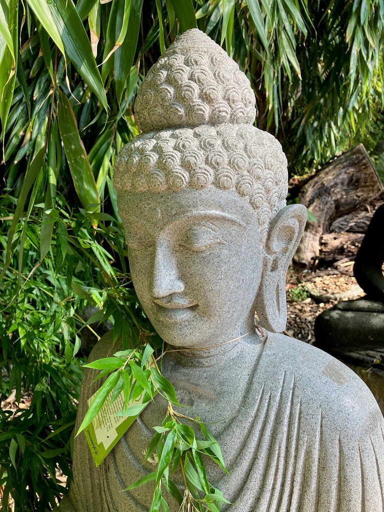 Buddha aus Riverstone sitzend- 100cm