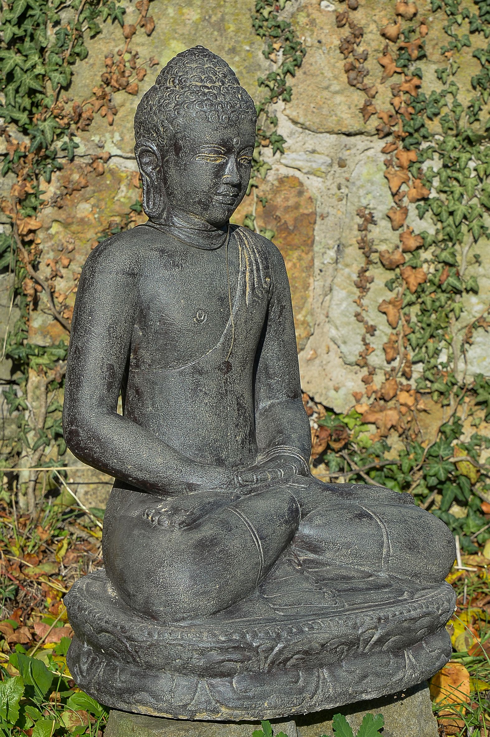 Buddha im Dhyana Mudra der Meditation