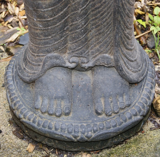 Stehender Buddha mit Rad der Lehre - 119 cm