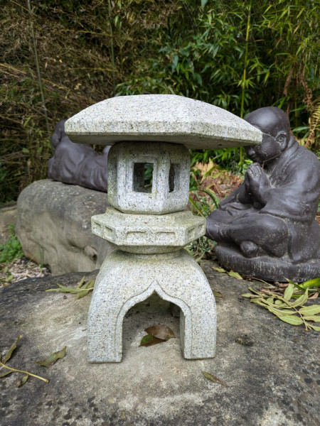 Japanische Steinlaterne Kodai-Yukimi