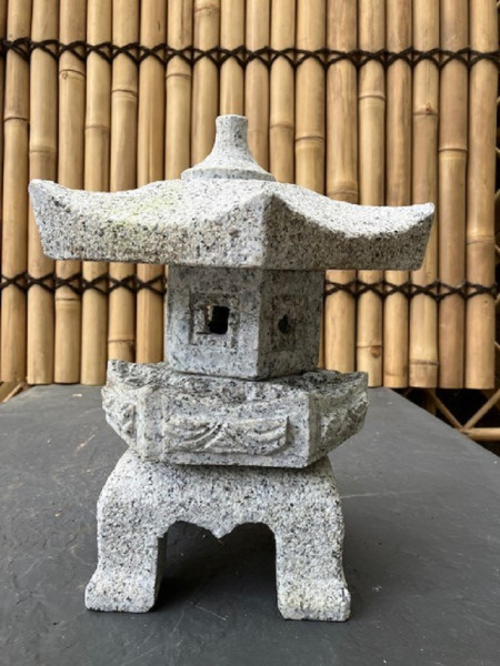 Japanische Steinlaterne Rokkaku Yukimi - 35cm